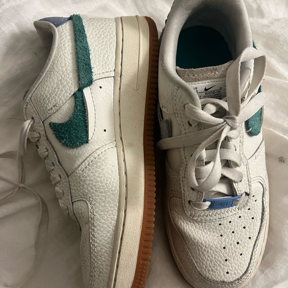 Women’s Nike Air Force 1 (Size 6.5)